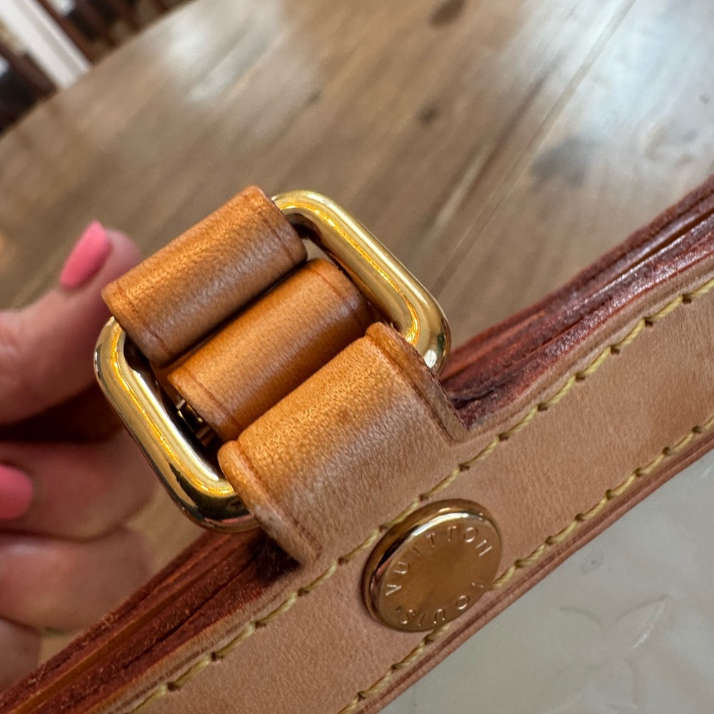 Louis Vuitton Blanc Corail Vernis Brea MM - Picture 7 of 14